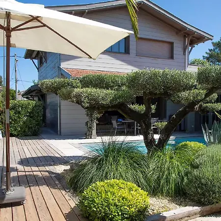 La Est Une Luxueuse Confortable Avec Piscine Chauffee Διαμέρισμα *