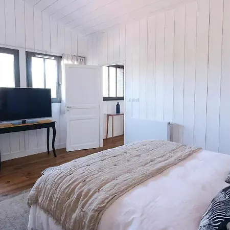 La Est Une Luxueuse Confortable Avec Piscine Chauffee *